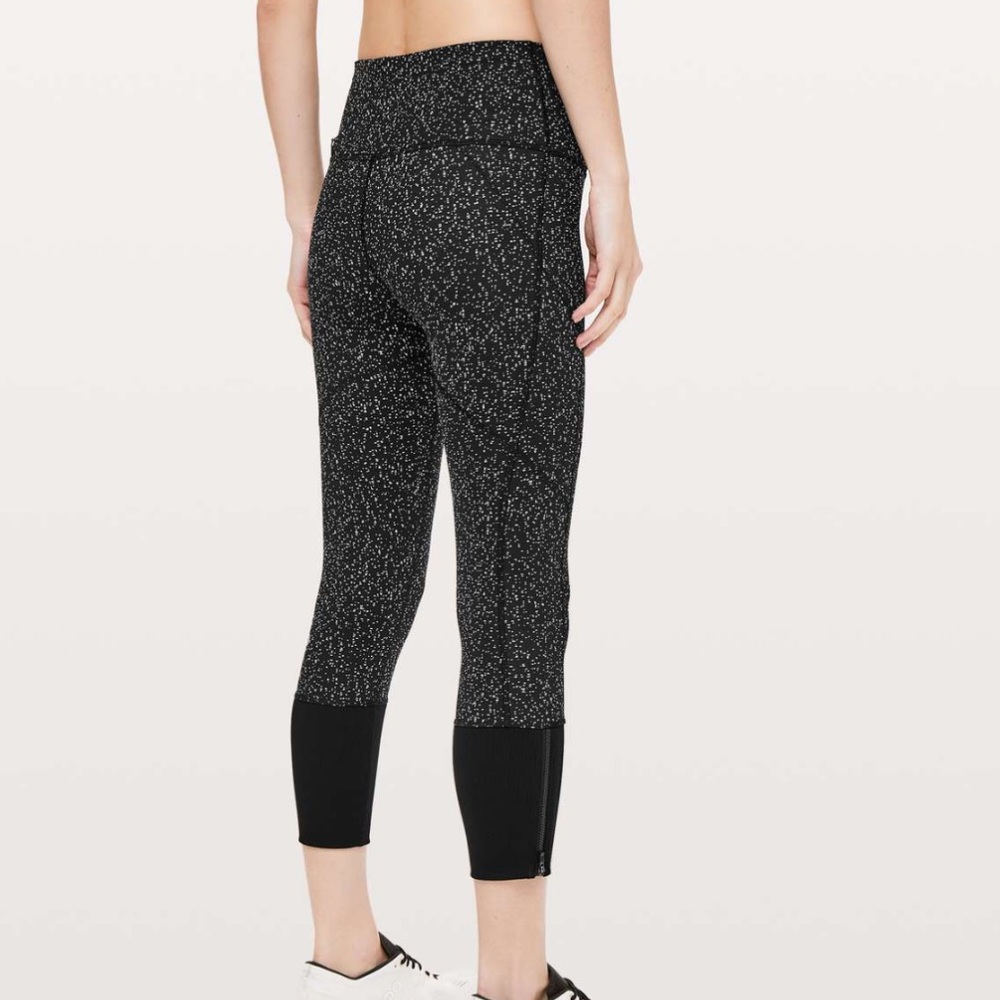 Lululemon Rebel Runner Crop
Magnetized Jacquard Black White / Black- Size4- NWT